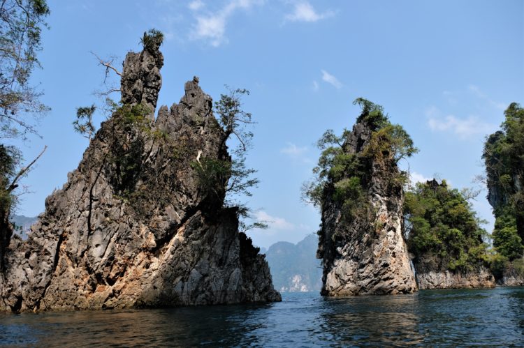 Khao Sok National Park, Cheow Lan Lake beautiful Thailand ~ Batnomad