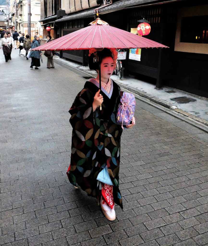Kyoto, Gion, Geisha anecdotes ~ Batnomad