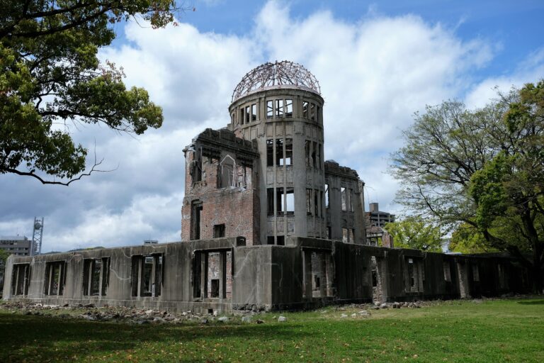 Hiroshima Memorial, Genbaku Dome, Hiroshima Castle ~ Batnomad