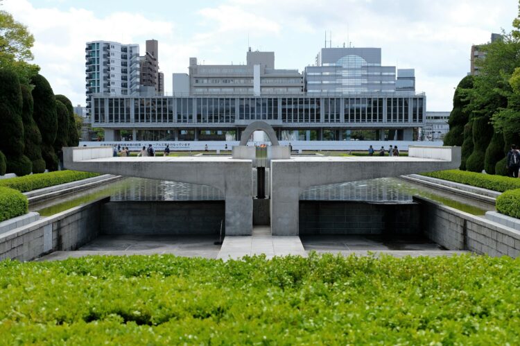 Hiroshima Memorial, Genbaku Dome, Hiroshima Castle ~ Batnomad